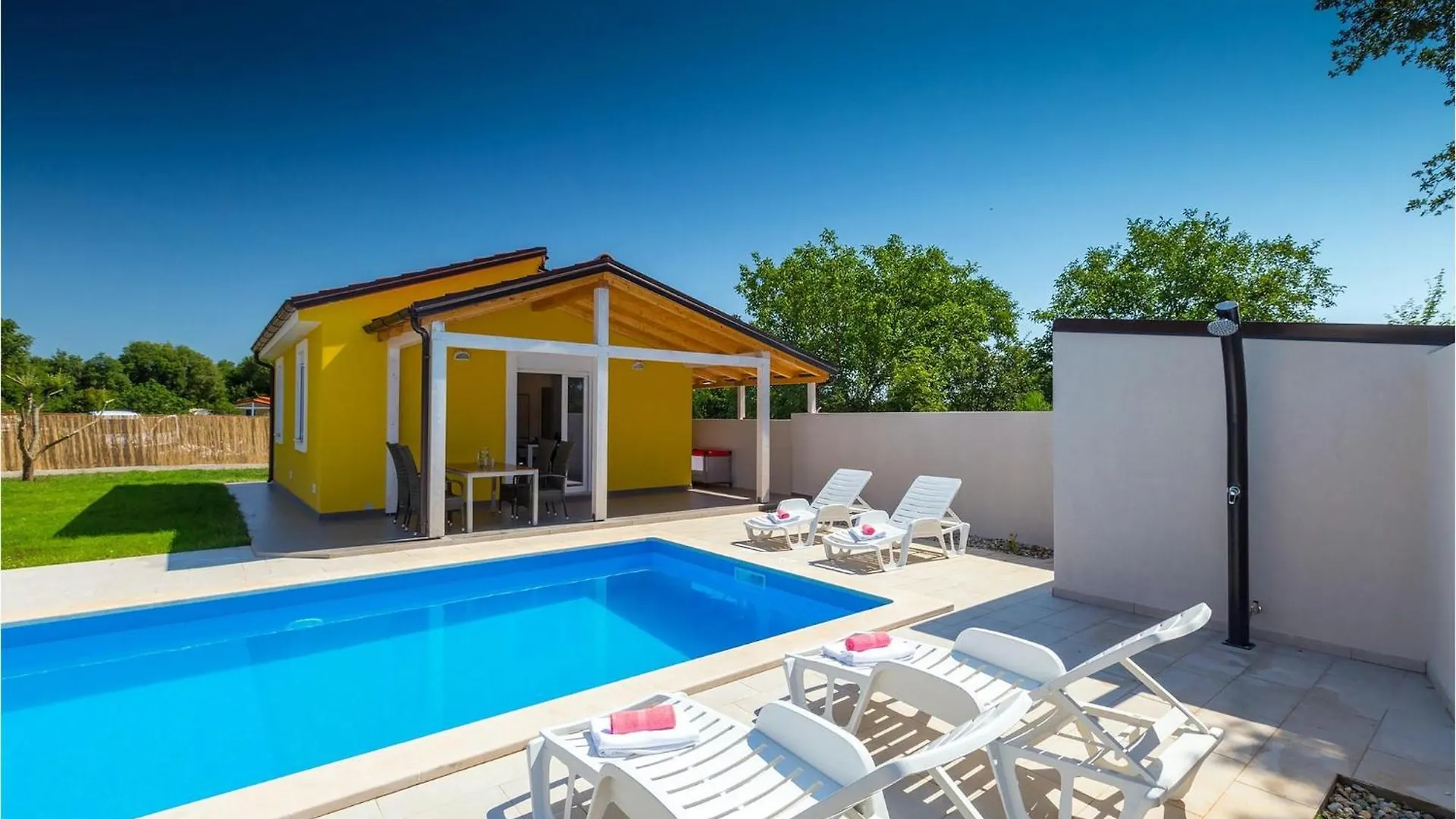 Villa Trusina PUY 0*,